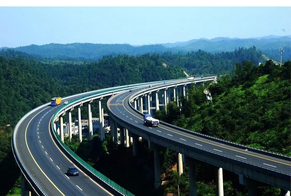 收費(fèi)公路政策這些年①丨中國(guó)建成了世界領(lǐng)先的高速公路系統(tǒng)交通收費(fèi)設(shè)備